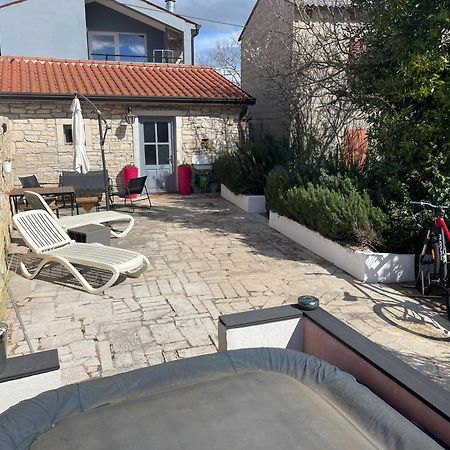 Holiday Home Ava1 With Pool & Holiday Home Ava2 With Whirlpool Baderna Εξωτερικό φωτογραφία