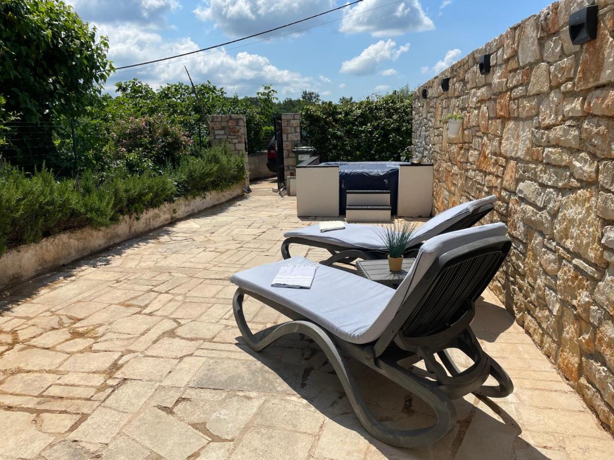 Holiday Home Ava1 With Pool & Holiday Home Ava2 With Whirlpool Baderna Εξωτερικό φωτογραφία