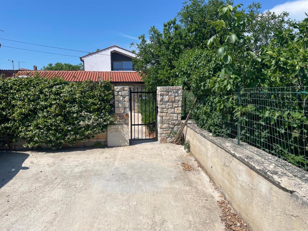 Holiday Home Ava1 With Pool & Holiday Home Ava2 With Whirlpool Baderna Εξωτερικό φωτογραφία