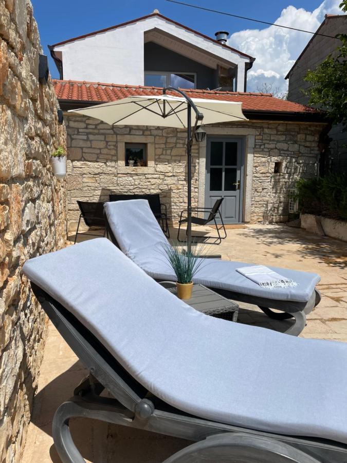 Holiday Home Ava1 With Pool & Holiday Home Ava2 With Whirlpool Baderna Εξωτερικό φωτογραφία