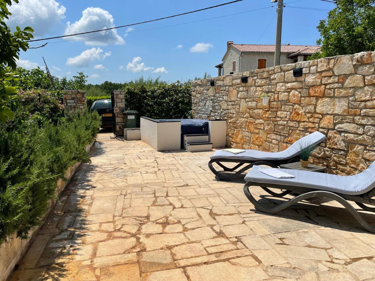 Holiday Home Ava1 With Pool & Holiday Home Ava2 With Whirlpool Baderna Εξωτερικό φωτογραφία